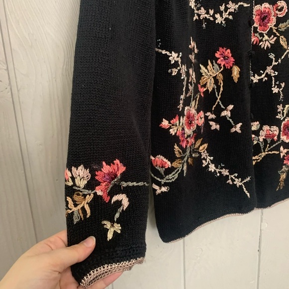 Vintage floral knit embroidered sweater button down granny sweater size 14/16 - Picture 2 of 10